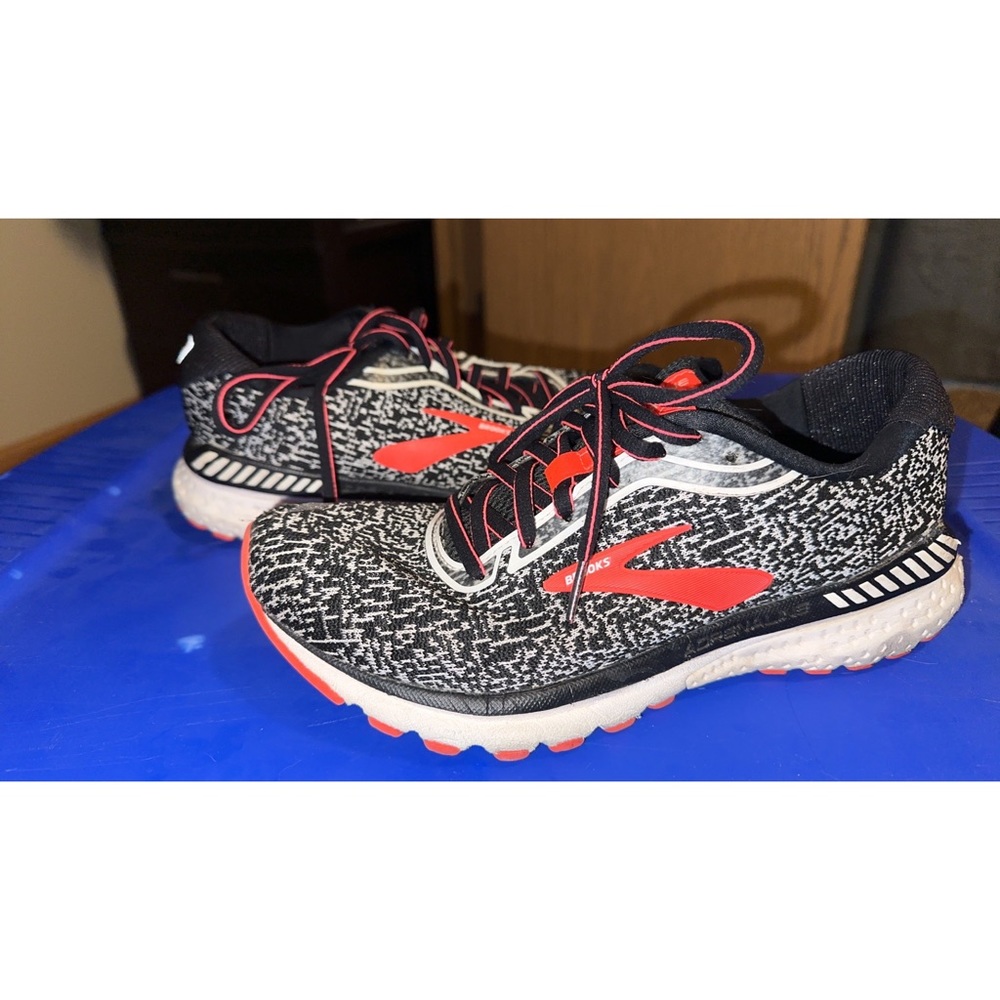 women’s brooks
